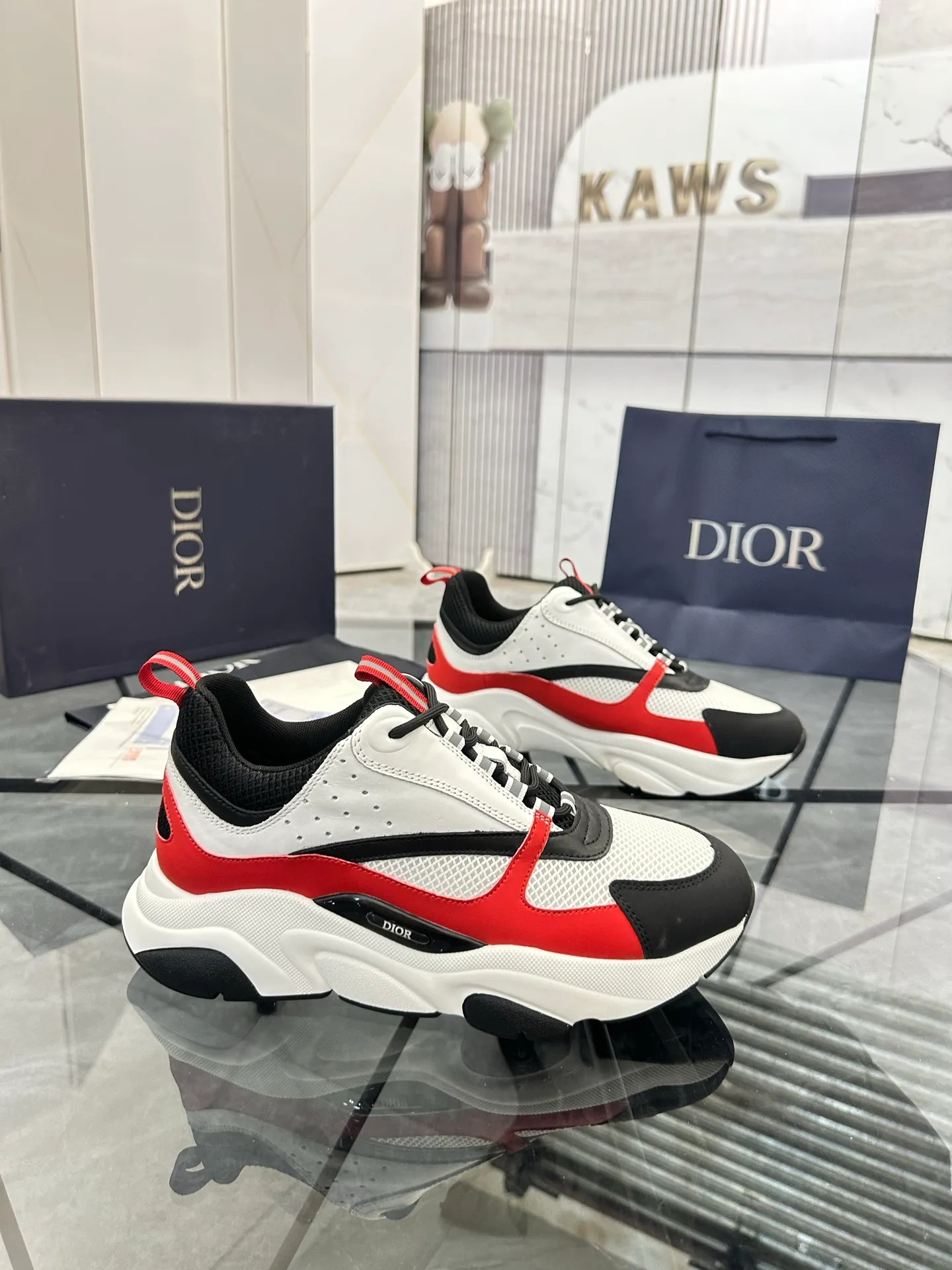 Men's shoes: 💰P460¥ Ready in Guangzhou, fully packaged Product trademark: Dior* "Dior*" low-top casual shoes Regular size: 38-46 (can be customized to 47) B22 Product materials: imported cowhide leather upper spliced ​​with original fabric, breathable lining, original outsole. Number: 920